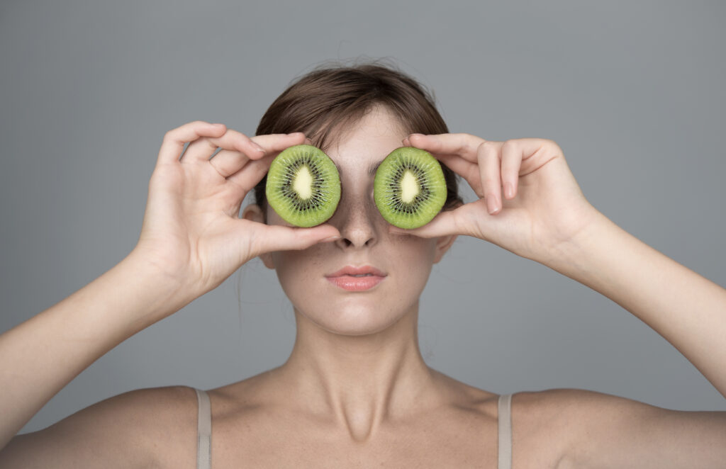 Kiwi-9 delicious fruits include in your diet for your glowing skin-live love laugh