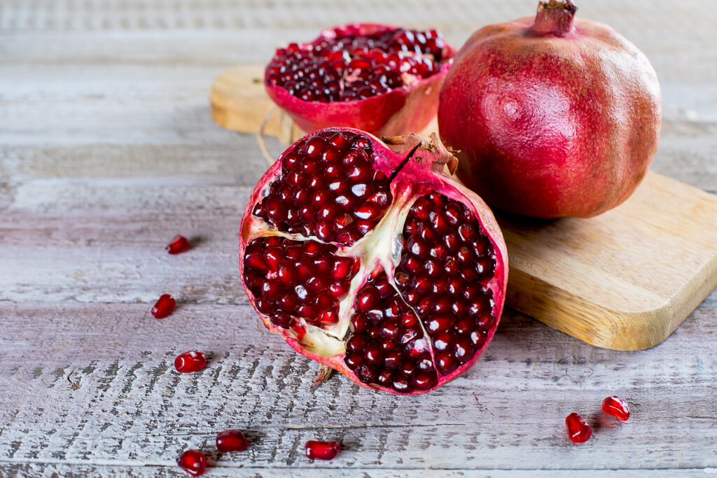 pomegranate-9 delicious fruits include in your diet for your glowing skin-live love laugh