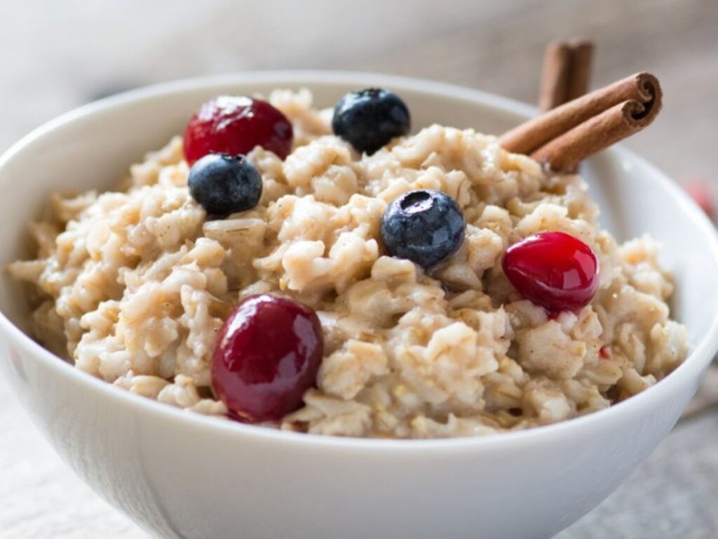 Make your body slim or help in Weight Loss-5 reasons why oats are The Best Pre- Workout meal you can eat-by live love laugh