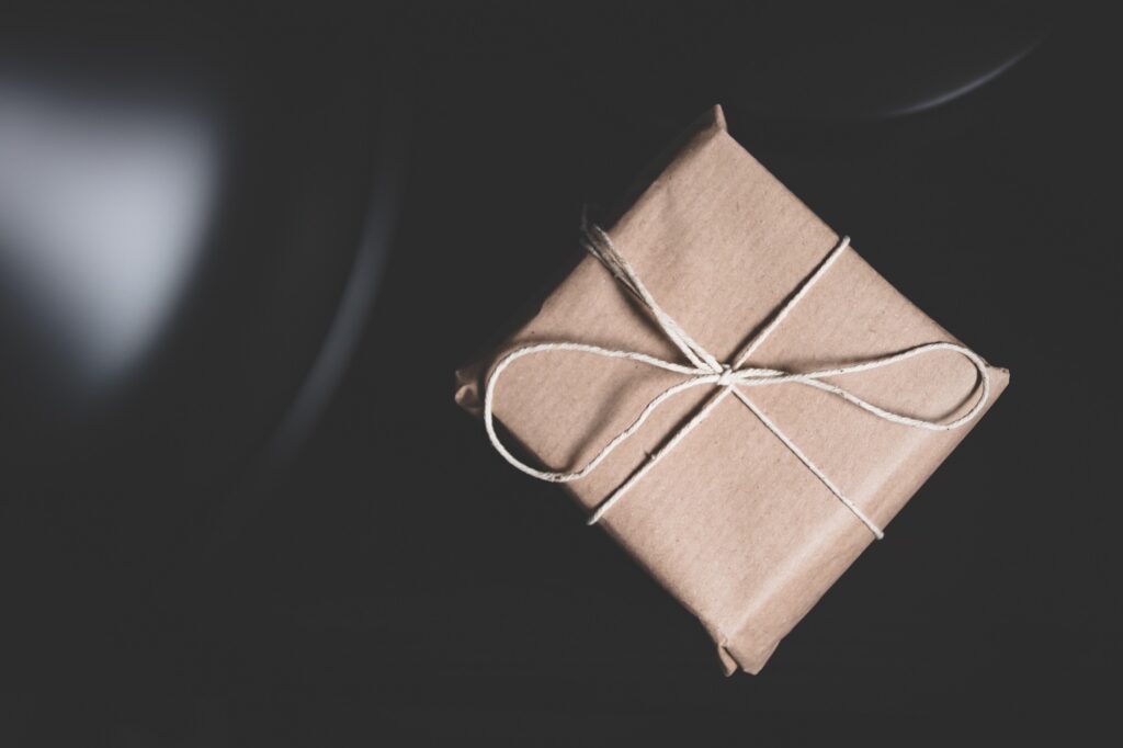 parcel -How to Surprise Your Long Distance Girlfriend on Valentine’s Day-by livelovelaugh