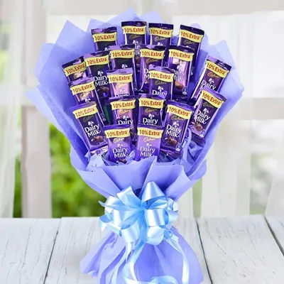 chocolate bouquet - Last-minute affordable valentines gift ideas - by livelovelaugh