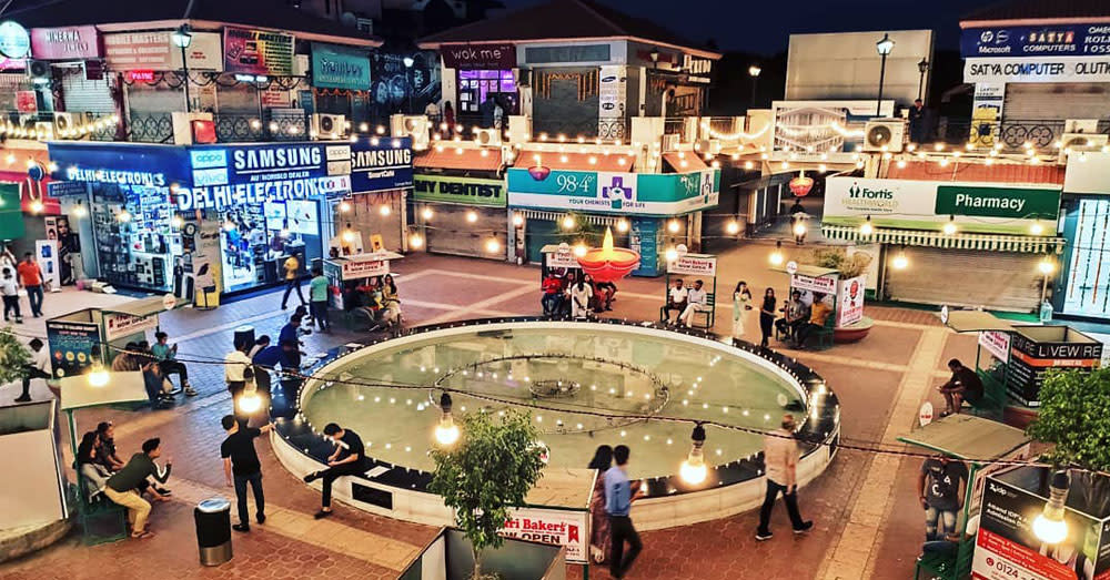 galleria market gurgaon- 5 Best shopping places in Gurgaon for the shopaholic in you- by livelovelaugh