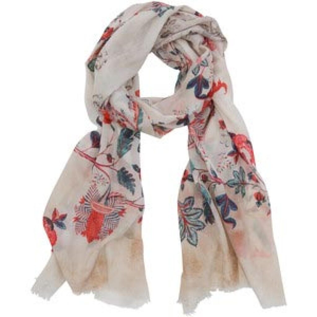 scarf - 7 Best Travel Clothes for Women-by livelovelaugh