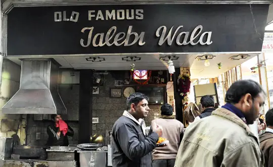 Famous Jalebi wala, dariba kalan-7 Delicious street food places in Chandni Chowk Delhi.-By live laugh