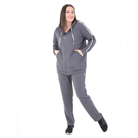 Tracksuit.-7 pieces fashion girls are wearing at home this season.-By live love laugh
