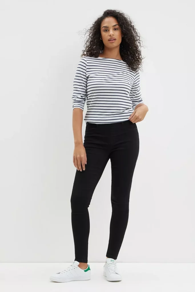 Black jeggings-10 best black jeans for women who love an effortless style.