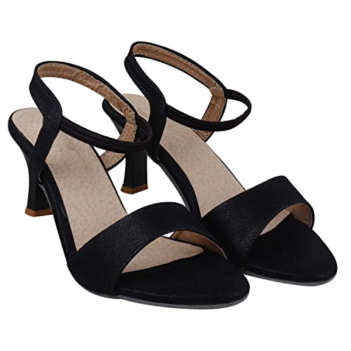 Girls casual wear black sandals.-10 cute summer sandals for women that will go perfect with any outfit.-By live love laugh